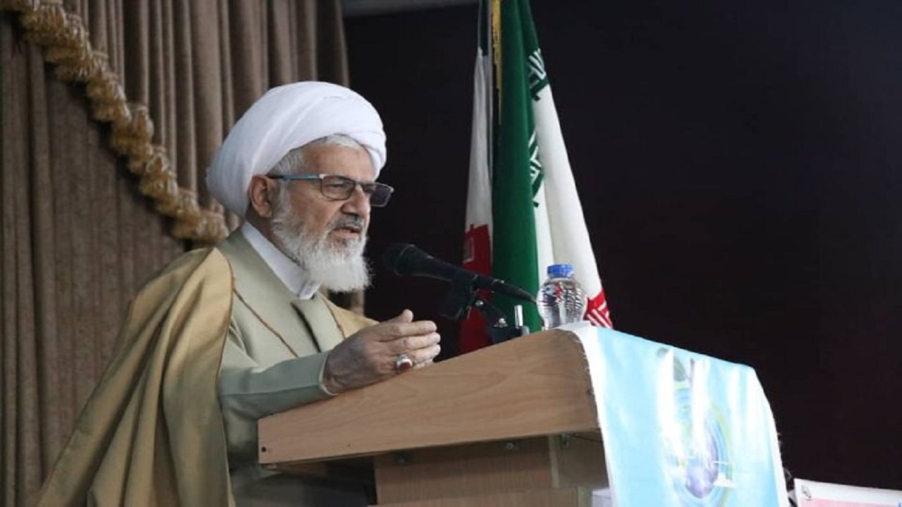 نقد ها باید منصفانه و به دور از سیاه نمایی باشد