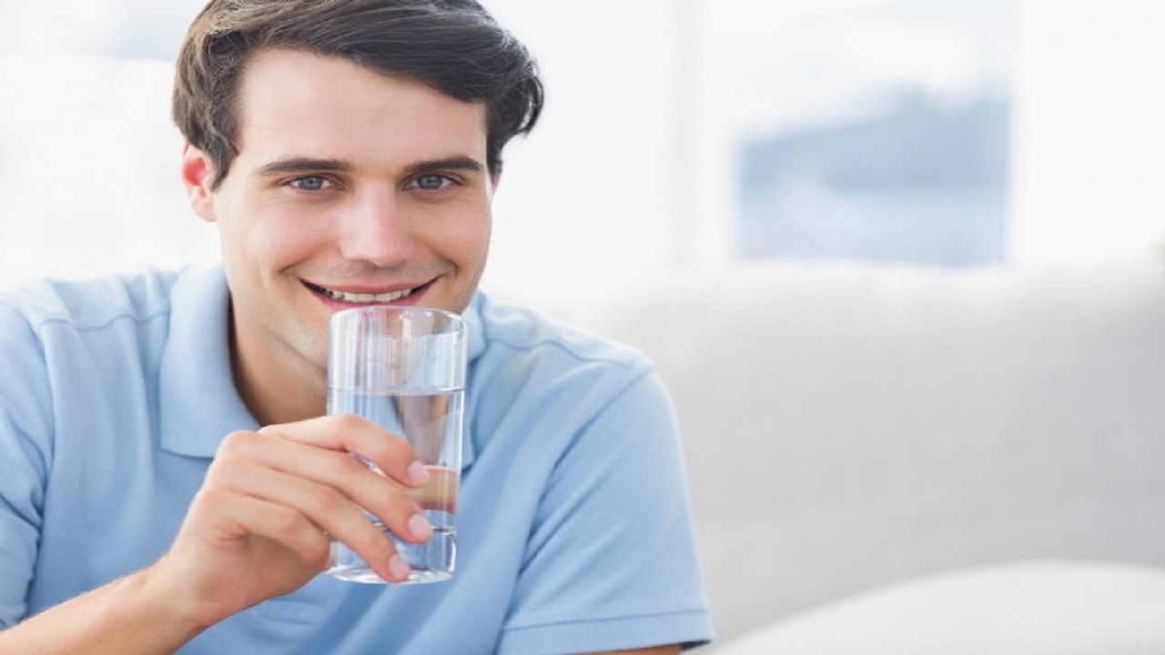 چرا نوشیدن آب کلید سلامت روان است؟