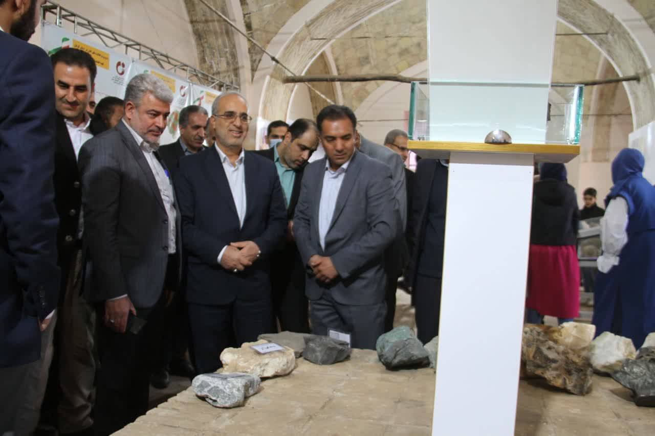 باغ موزه فرش دستباف و سنگ استان کرمان باغ موزه فرش دستباف و سنگ استان کرمان
