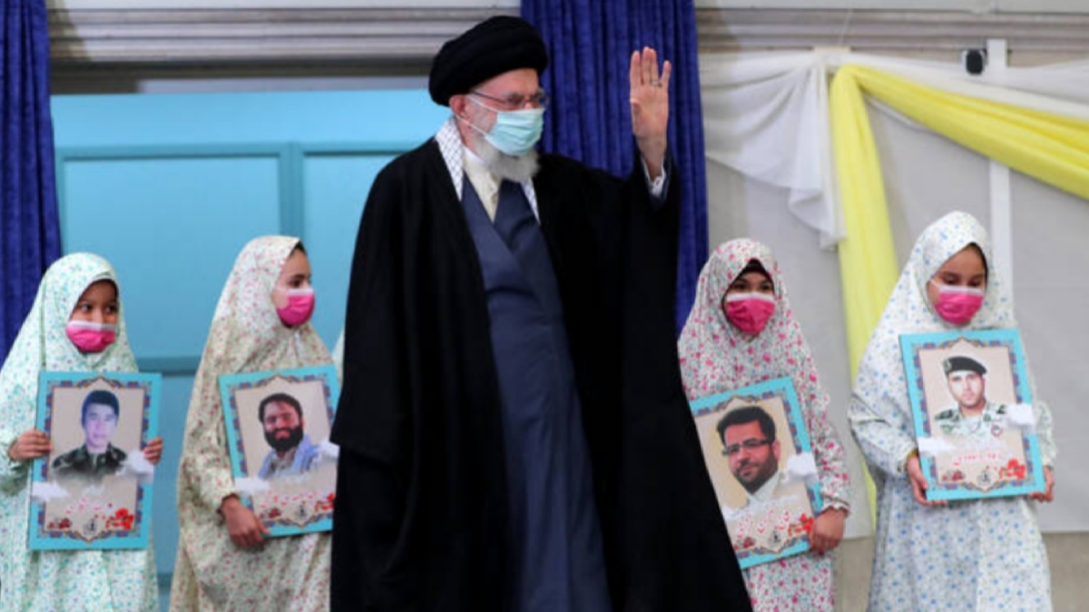 رهبر انقلاب، بنیه‌ مردمی جمهوری اسلامی در دنیا کم‌نظیر است + فیلم