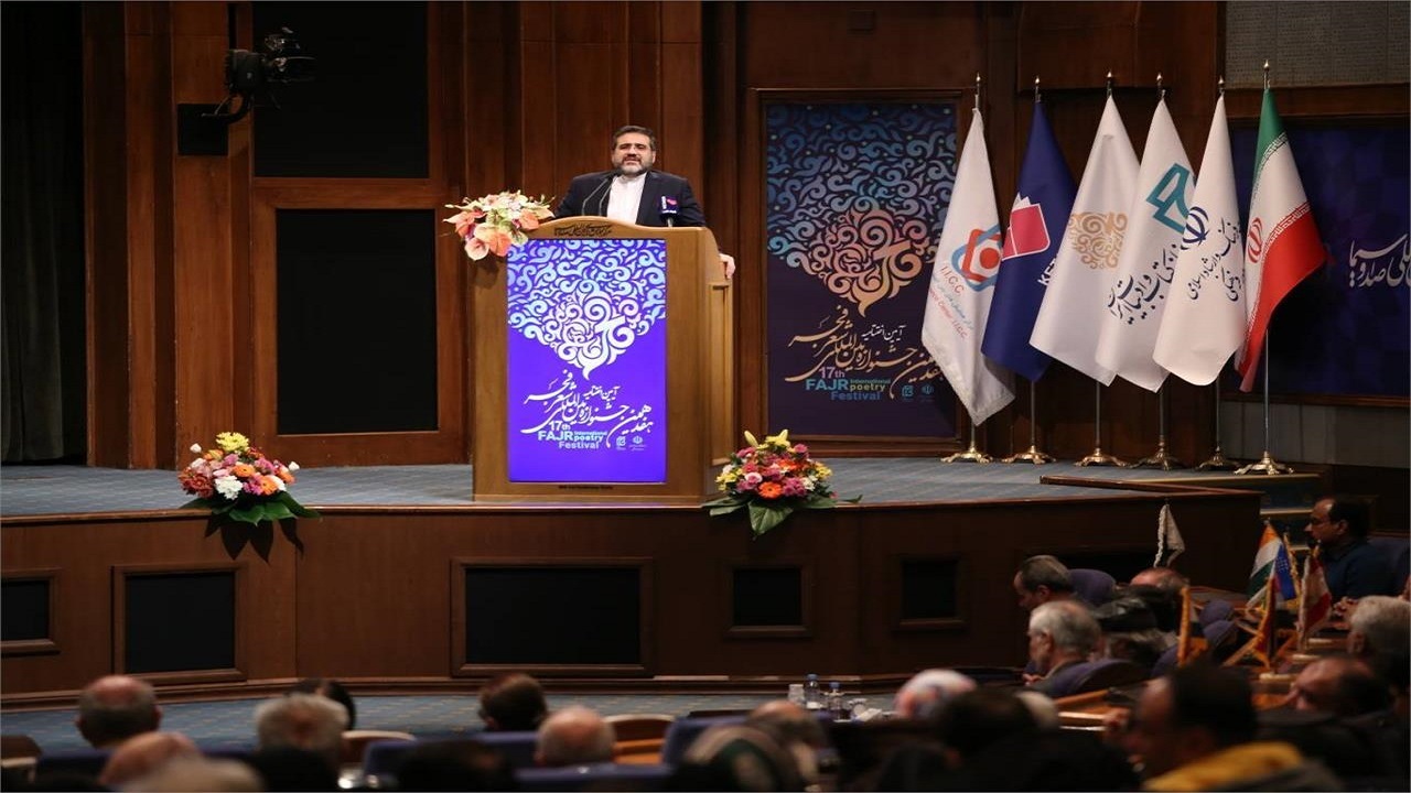 رهبری بیشترین نقش را در تعالی شعر انقلاب داشته اند