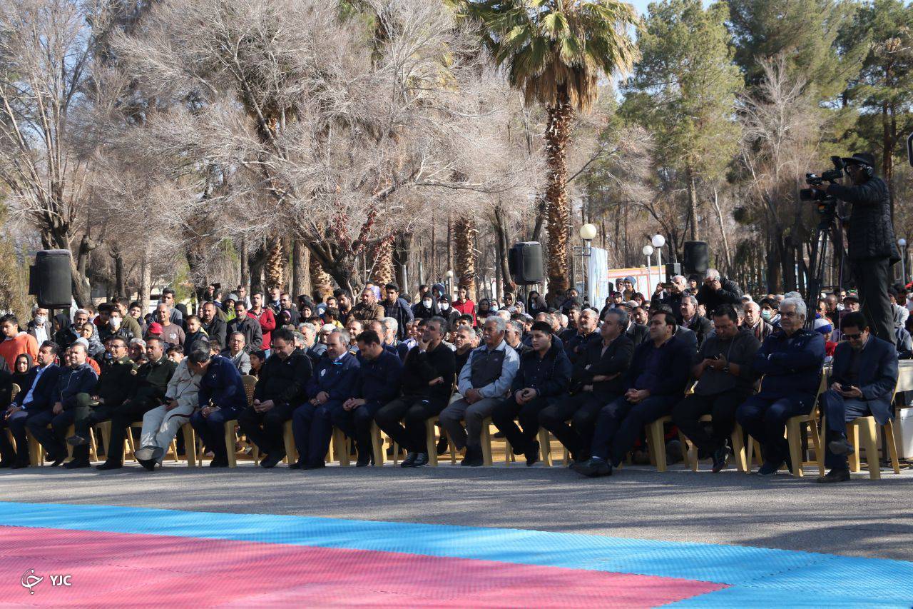 برگزاری همایش پیاده روی خانوادگی ایرانیان در رفسنجان