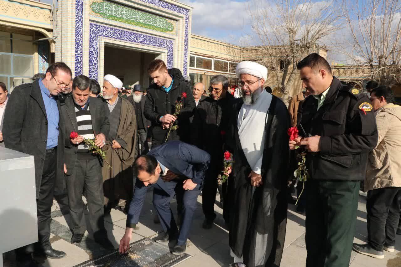 مراسم گلباران