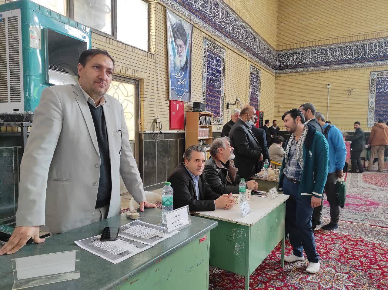 راه اندازی میز خدمت بهارستانی ها در ایام الله دهه فجر + تصاویر