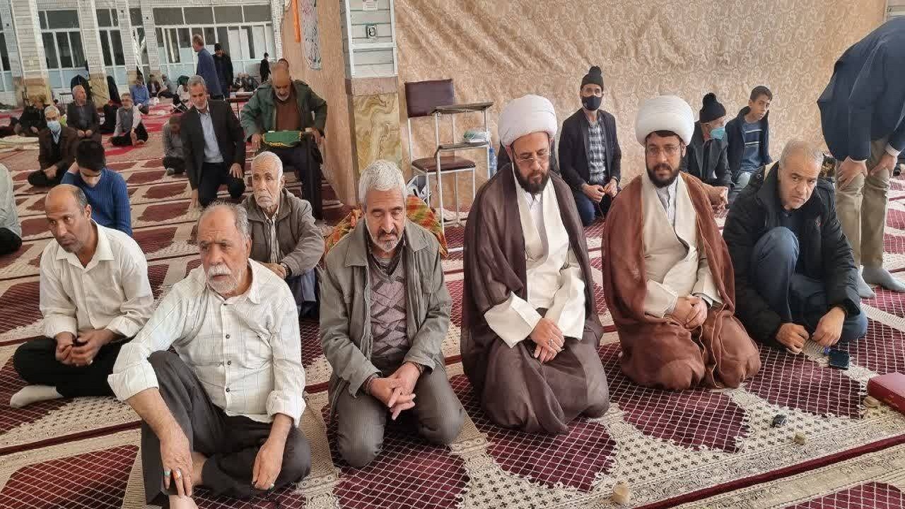 ۸۰۰ زرندی معتکف شدند