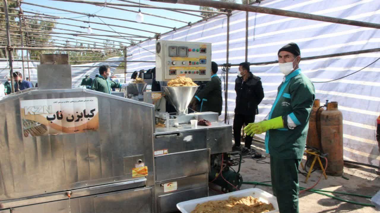 ۸ هزار نان داغ کباب داغ در رفسنجان توزیع شد