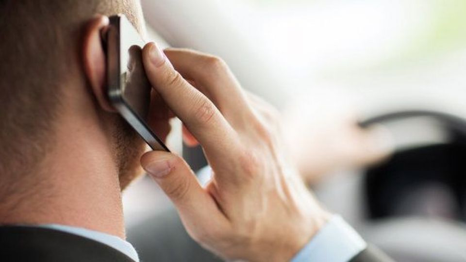 نتیجه استفاده از تلفن همراه در هنگام رانندگی + فیلم