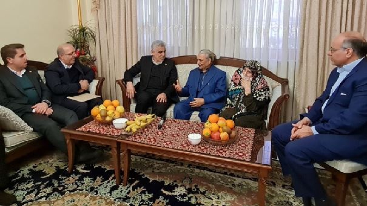 دیدار استاندار گیلان با پدر شهیدان یعقوبی و پدر و مادر شهیدان رهبر دلیر در رشت