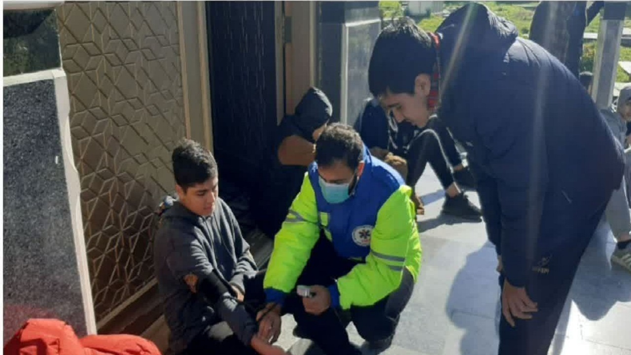 مسمومیت ۵ دانش‌آموز بر اثر گاز در بابل + تصاویر