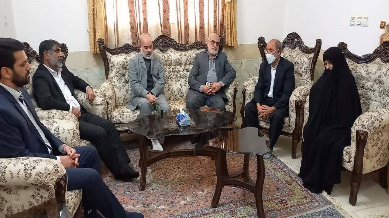 دیدار استاندار سیستان و بلوچستان با خانواده‌های معظم شهدا