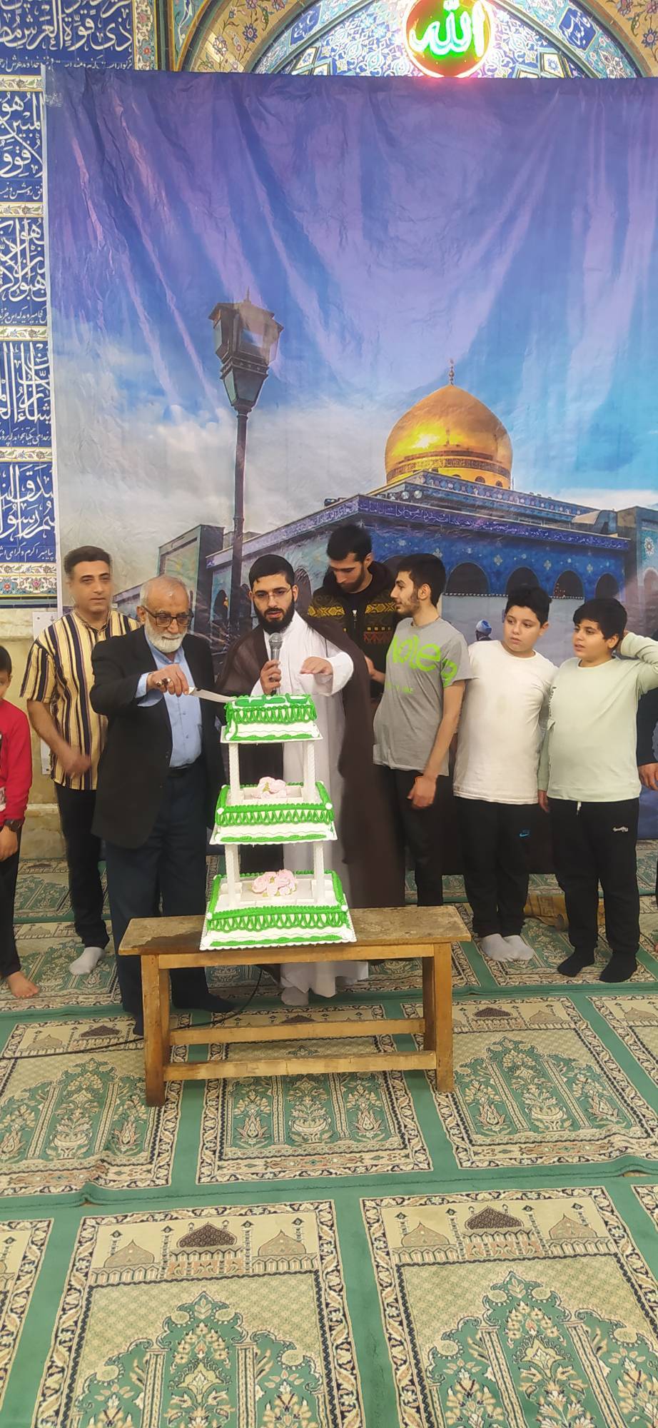 اعتکاف خانوادگی در مساجد/ از کودک 3 ماهه تا پیرمرد 81 ساله
