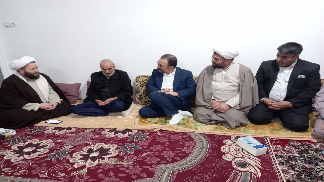 دیدار استاندار خراسان رضوی با پدر شهیدان ابراهیمی نسب در مشهد