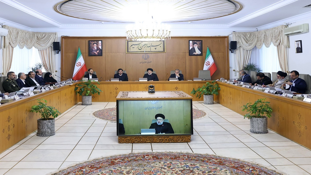 عیدی کارکنان و بازنشستگان دولت یک میلیون و ۸۰۰ هزار تومان شد