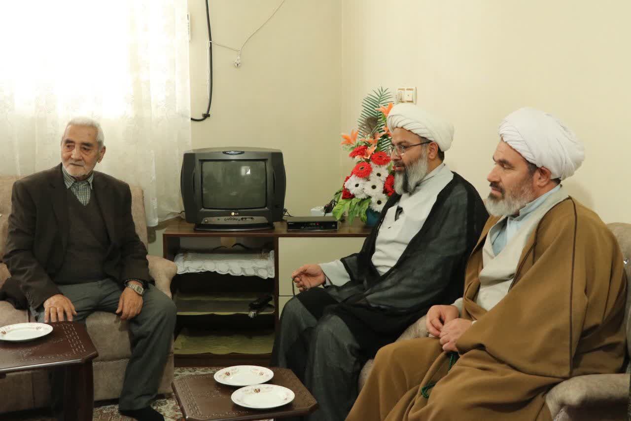 دیدار با خانواده شهدا دیدار با خانواده شهدای ماهدشت در ایام دهه فجر + تصاویر