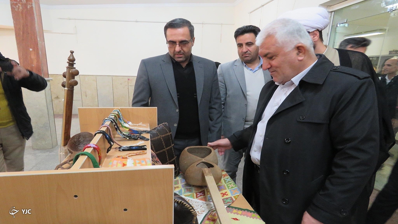 نمایشگاه صنایع دستی و گردشگری مهاباد گشایش یافت