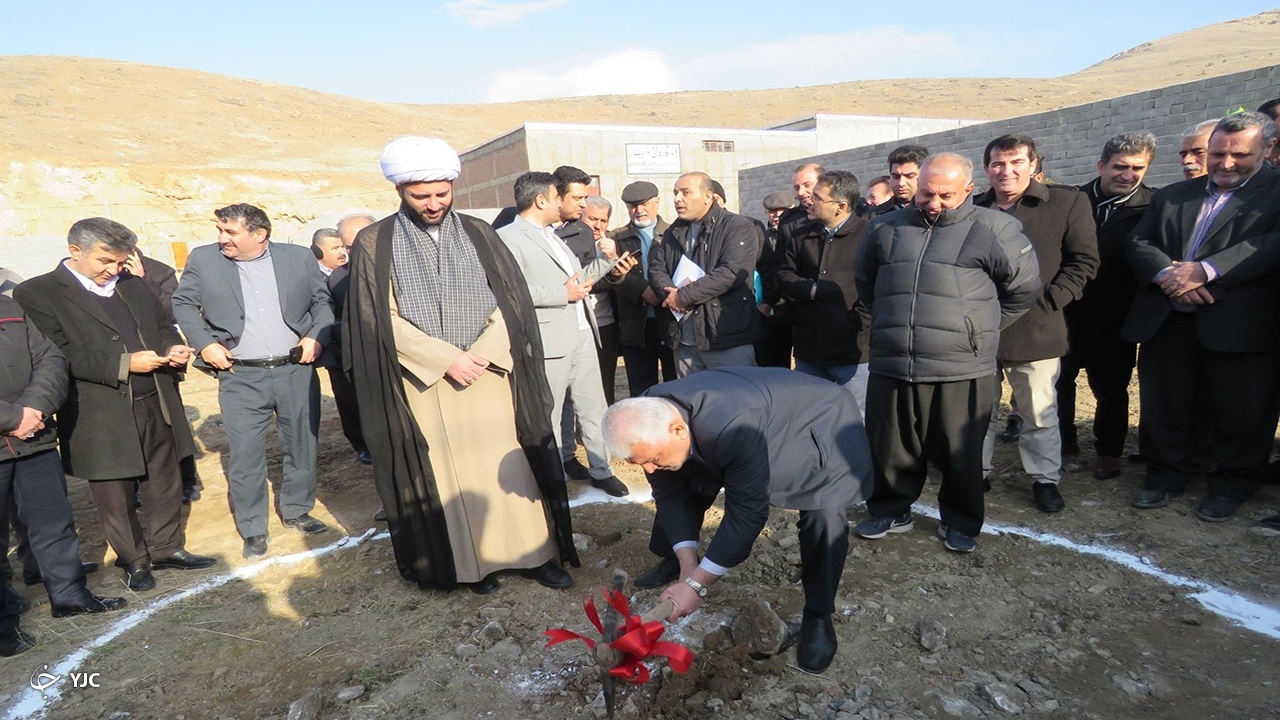 ساختمان اداری اتاق اصناف مهاباد کلنگ زنی شد