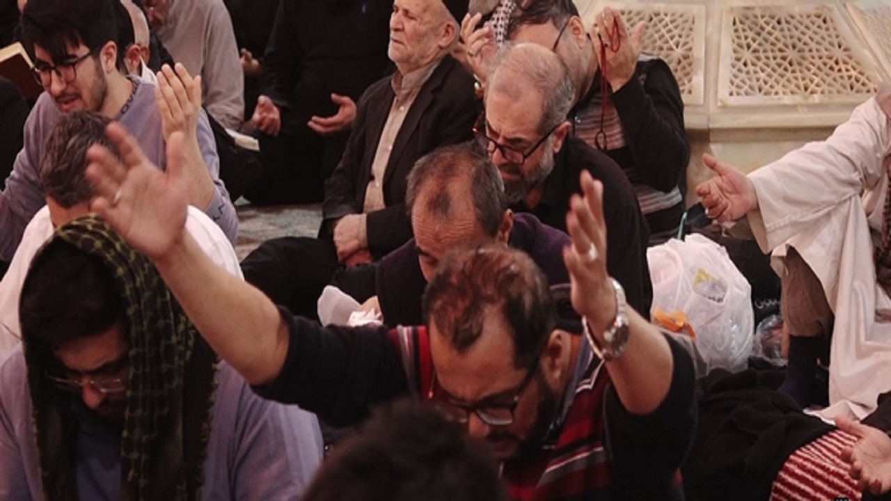 پایان اعتکاف ۳ روزه مومنان روزه دار قم