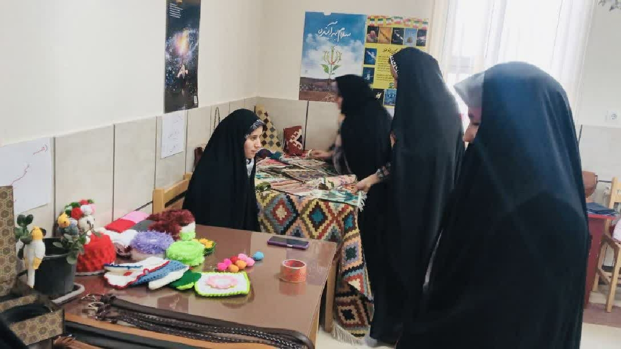 ️برپایی نمایشگاه صنایع دستی در روستای خوزنین