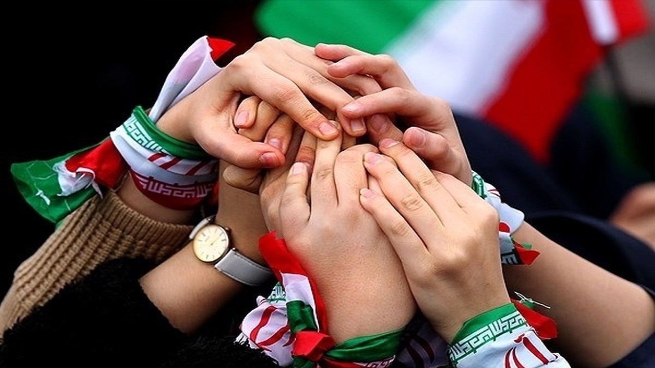 مردم با حضور در راهپیمایی ۲۲ بهمن پشتیبانی خود را از نظام نشان می‌دهند