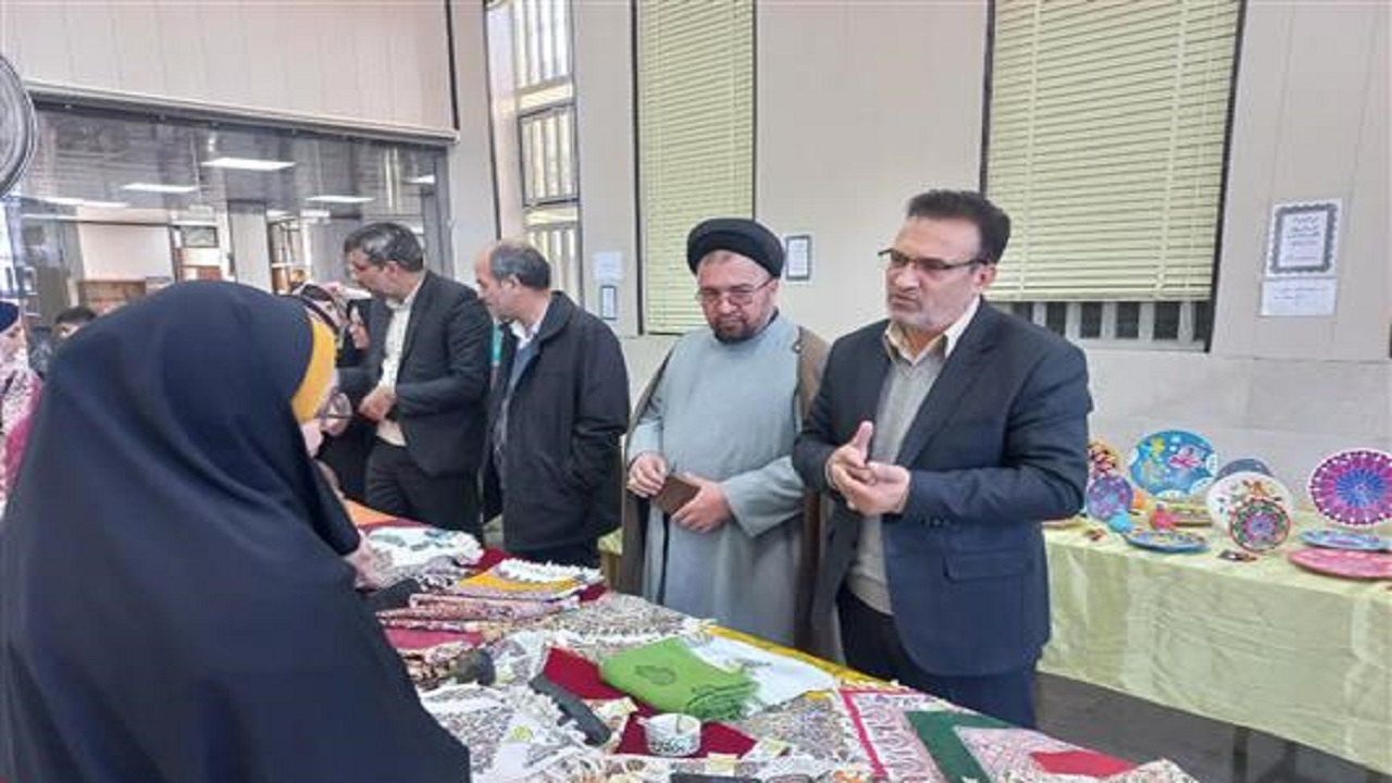 افتتاح نمایشگاه و بازارچه صنایع دستی و هنری بانوان کارآفرین در بروجن