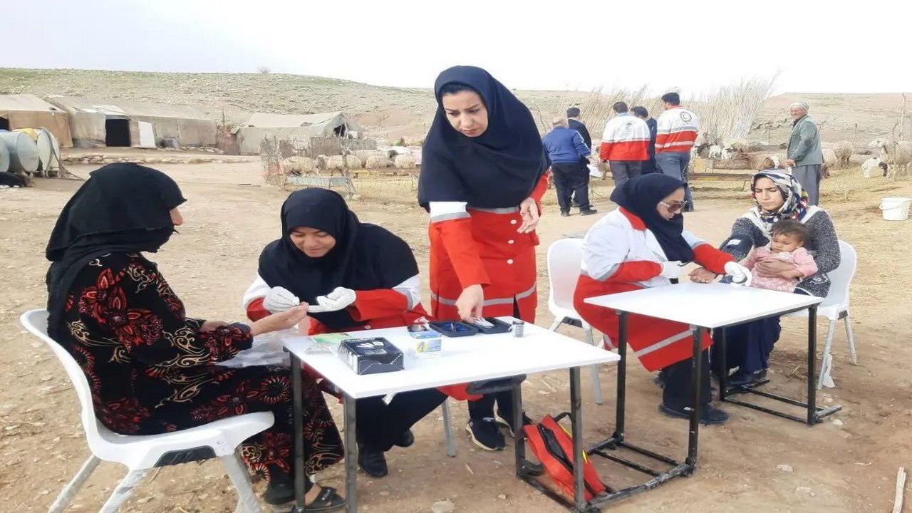 اعزام کاروان سلامت جمعیت هلال احمر به عشایر منطقه کولگ شهرستان مهران