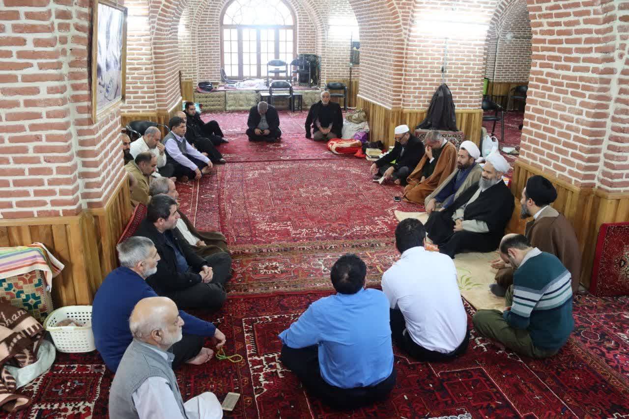 گوشه&zwnj;هایی از برگزاری مراسم اعتکاف/ از کودک ۳ ماهه تا پیرمرد ۸۱ ساله