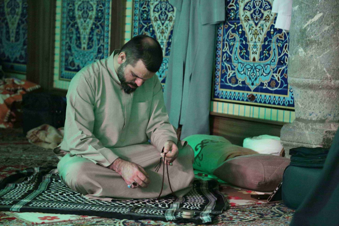 از
