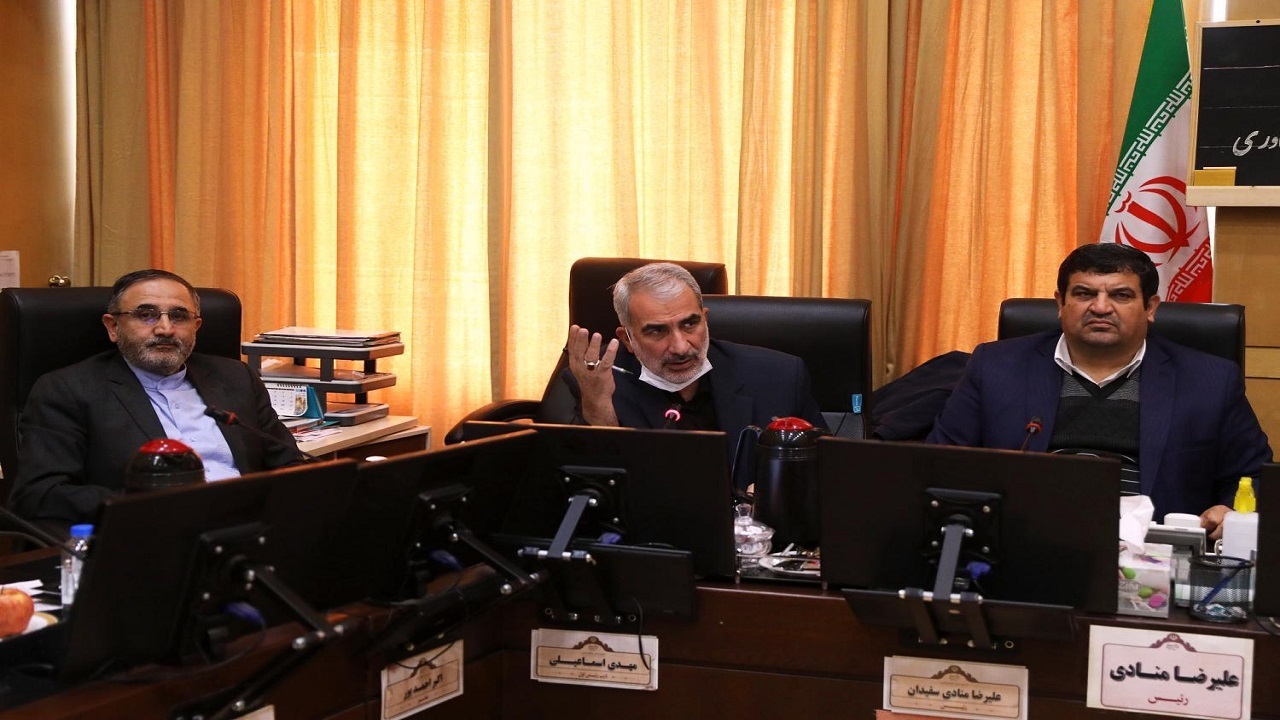 قانع نشدن ۲ نماینده از پاسخ‌های نوری در کمیسیون آموزش