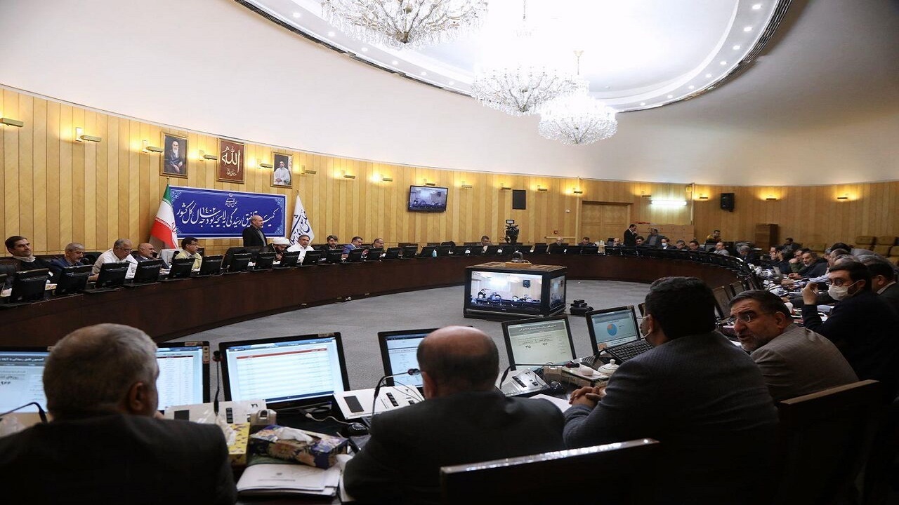 کمیسیون تلفیق، خودروسازان را مکلف به واگذاری خودرو‌های تولیدی در بورس کرد