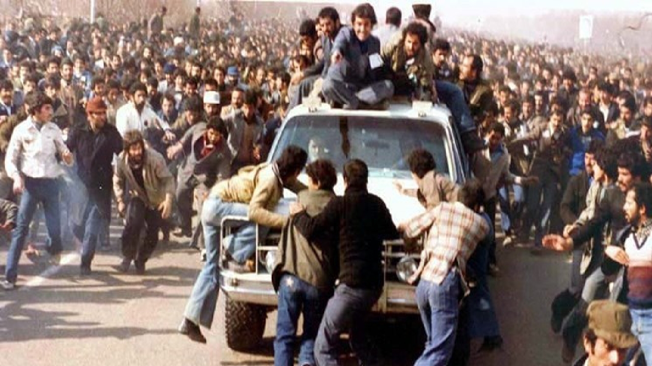 مروری بر سرودهای انقلاب «بوی گل سوسن و یاسمن آید»