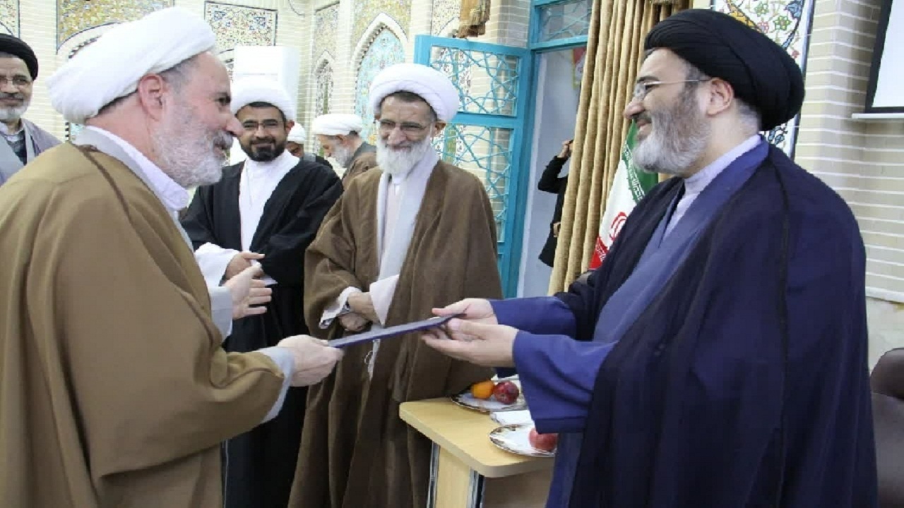 تجلیل از روحانیون پیشکسوت مبارز و انقلابی چهارمحال و بختیاری