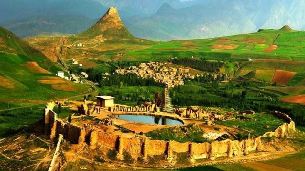 قامت بلند کوه بلقیس جذاب برای بازدید مسافران و گردشگران