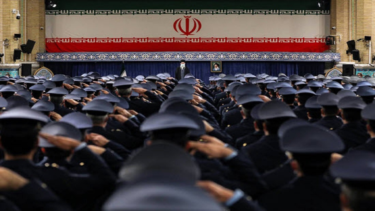 رهبر انقلاب: حادثه ۱۹ بهمن ۵۷ پیش‌درآمد موثری برای پیروزی انقلاب اسلامی بود