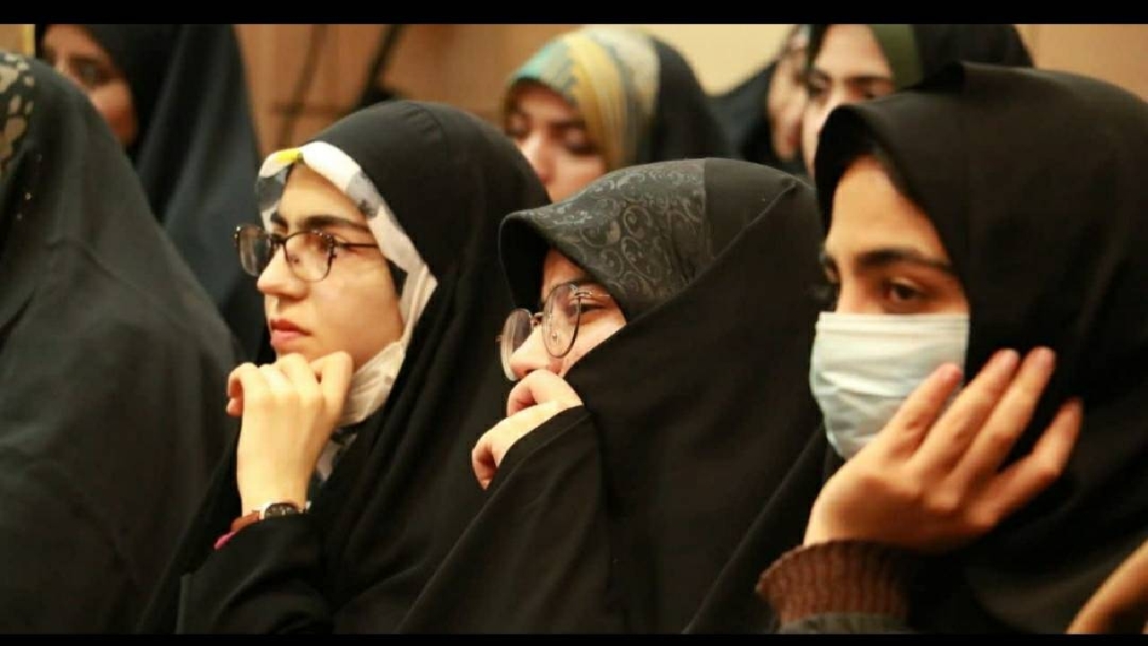 دیدار دانشجویان دانشگاه آزاد چهارمحال و بختیاری با مادر شهیدان بختی