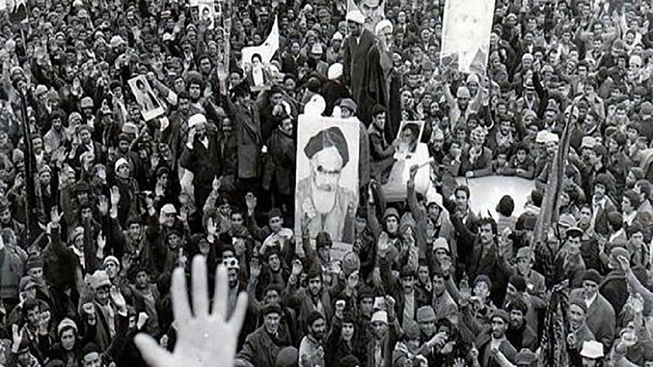نماهنگ خاطره انگیز «ایران ایران» با صدای رضا رویگری