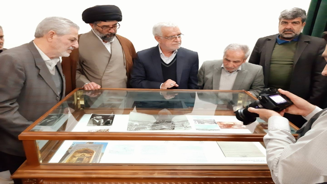 رونمایی از اسناد نقش حرم مطهر رضوی در انقلاب اسلامی مشهد