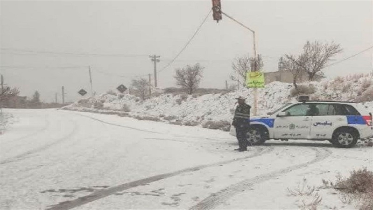 دو محور ارتباطی کردستان همچنان مسدود است / تردد در دیگر جاده ها با زنجیر چرخ امکان پذیر است