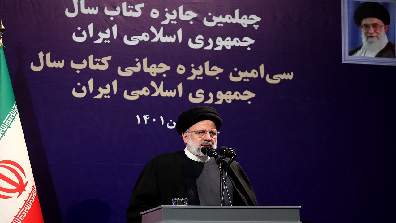 کتاب همیشه باید به عنوان نماد انتقال فرهنگ در نظر گرفته شود