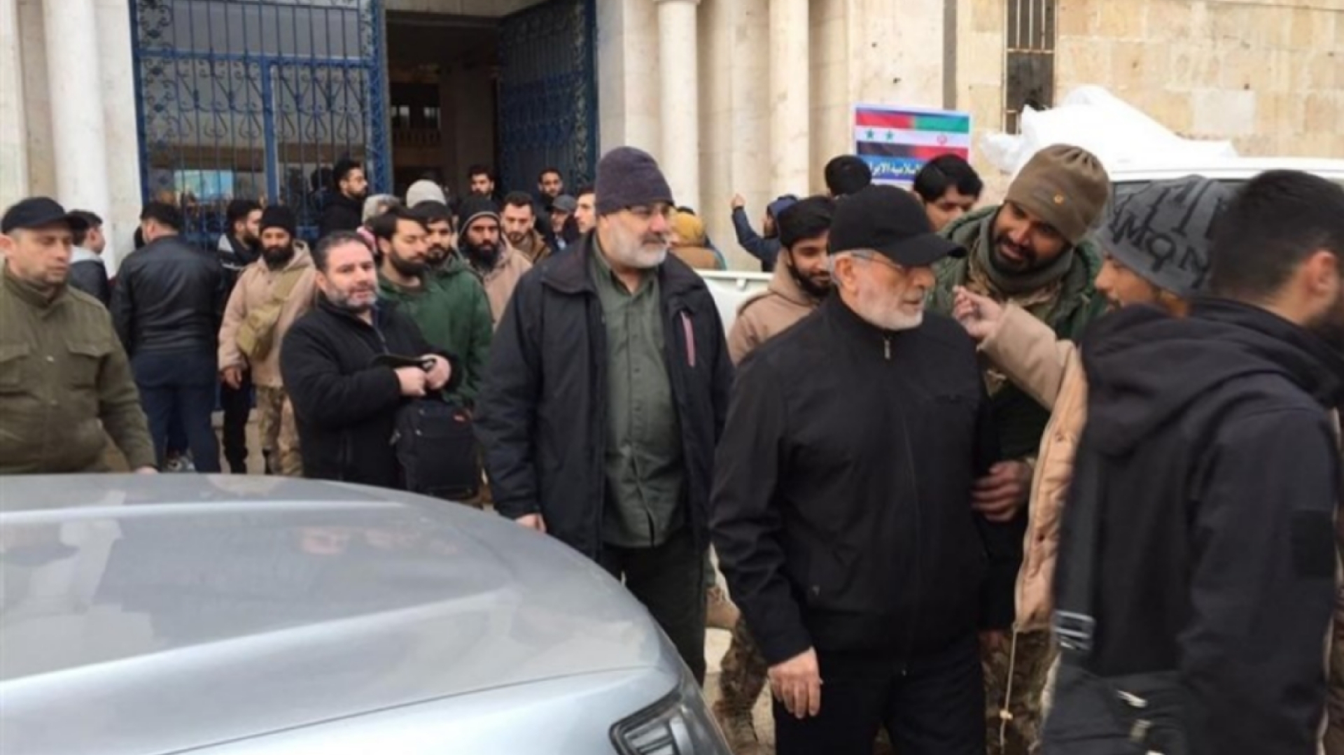 حضور سردار قاآنی در شهر حلب سوریه برای بازدید از زلزله‌زدگان + فیلم