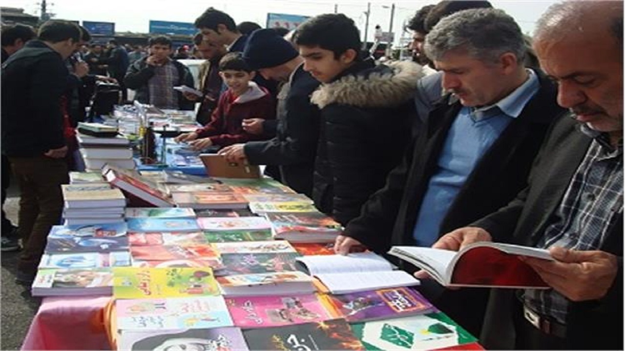 میزبانی کتابخانه‌های عمومی چهارمحال و بختیاری از مردم در جشن انقلاب