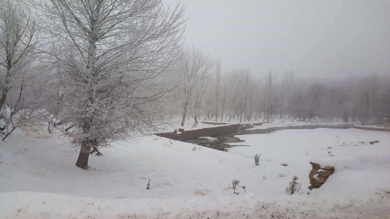 تصاویری از طبیعت برفی و یخبندان روستای توآباد در لنز دوربین شهروند خبرنگار