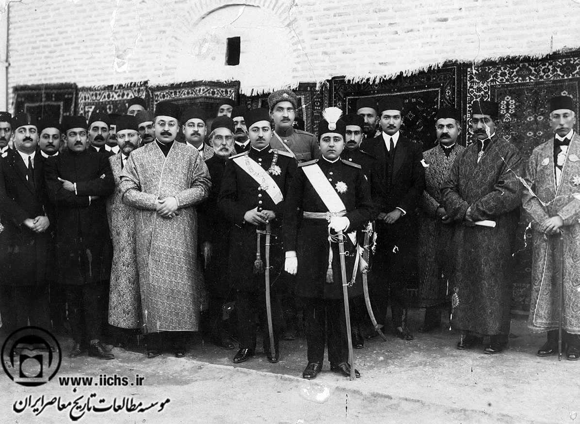 رضا خان پهلوی در کنار احمدشاه قاجار
