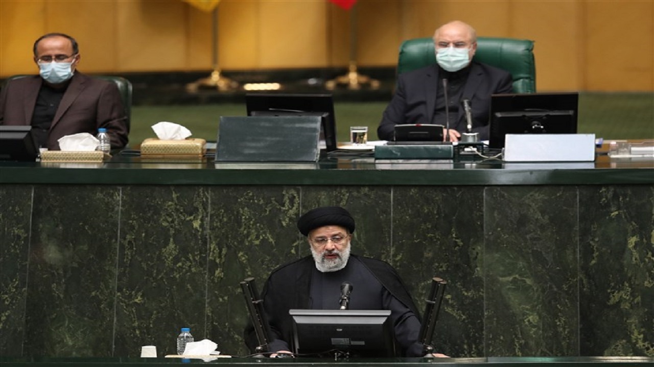 شاهد رشد اقتصادی ۴ درصدی هستیم
