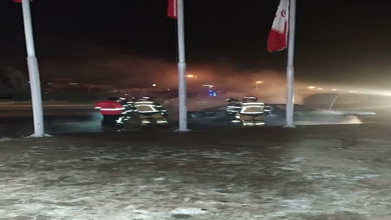 مهار حریق خودروی پژو ۴۰۵ در مینودر قزوین
