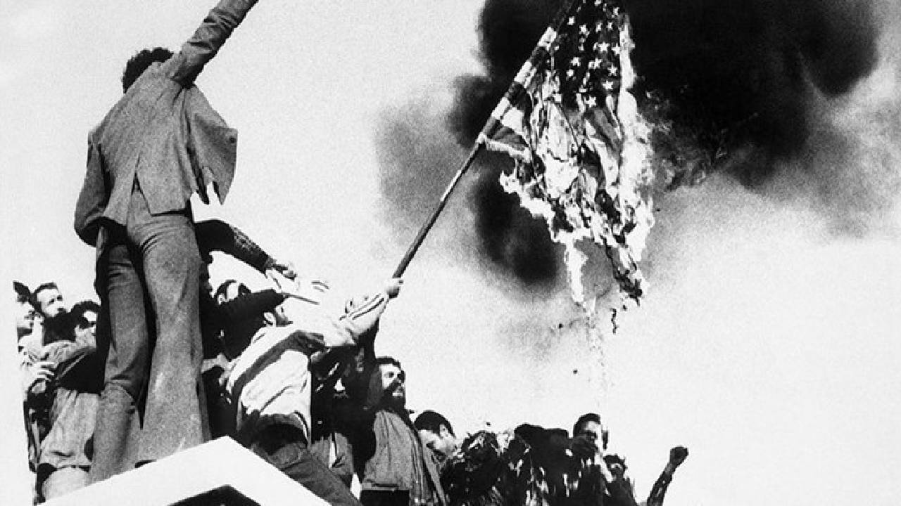 مروری بر سرودهای انقلاب آمریکا آمریکا ننگ به نیرنگ تو اثری ماندگار که تنها در 48 ساعت خلق شد!