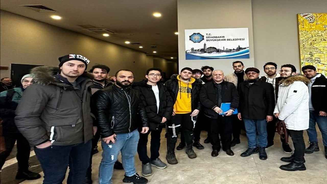 دانشجویان ایرانی زلزله در ترکیه، به کشور منتقل می شوند