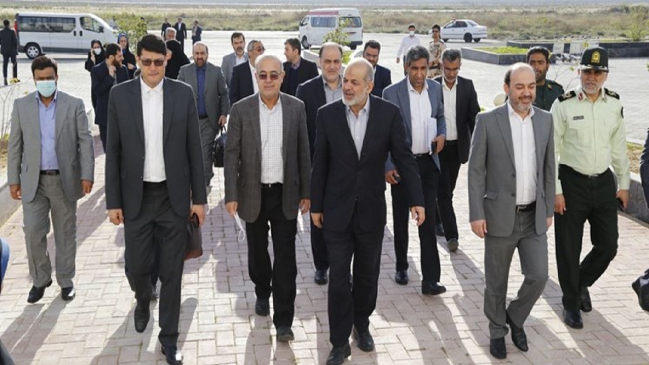 وزیر کشور وارد بندرعباس شد