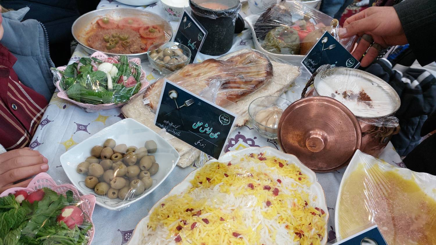 پهن شدن سفره رنگین اهری ها در جشنواره غذاهای سنتی + تصاویر