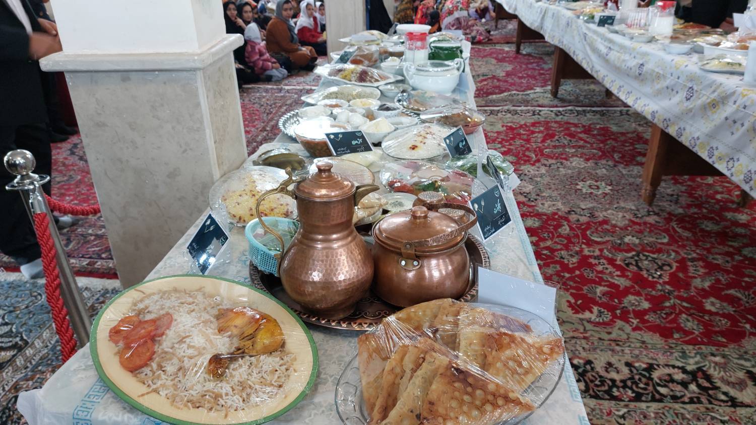 پهن شدن سفره رنگین اهری ها در جشنواره غذاهای سنتی + تصاویر
