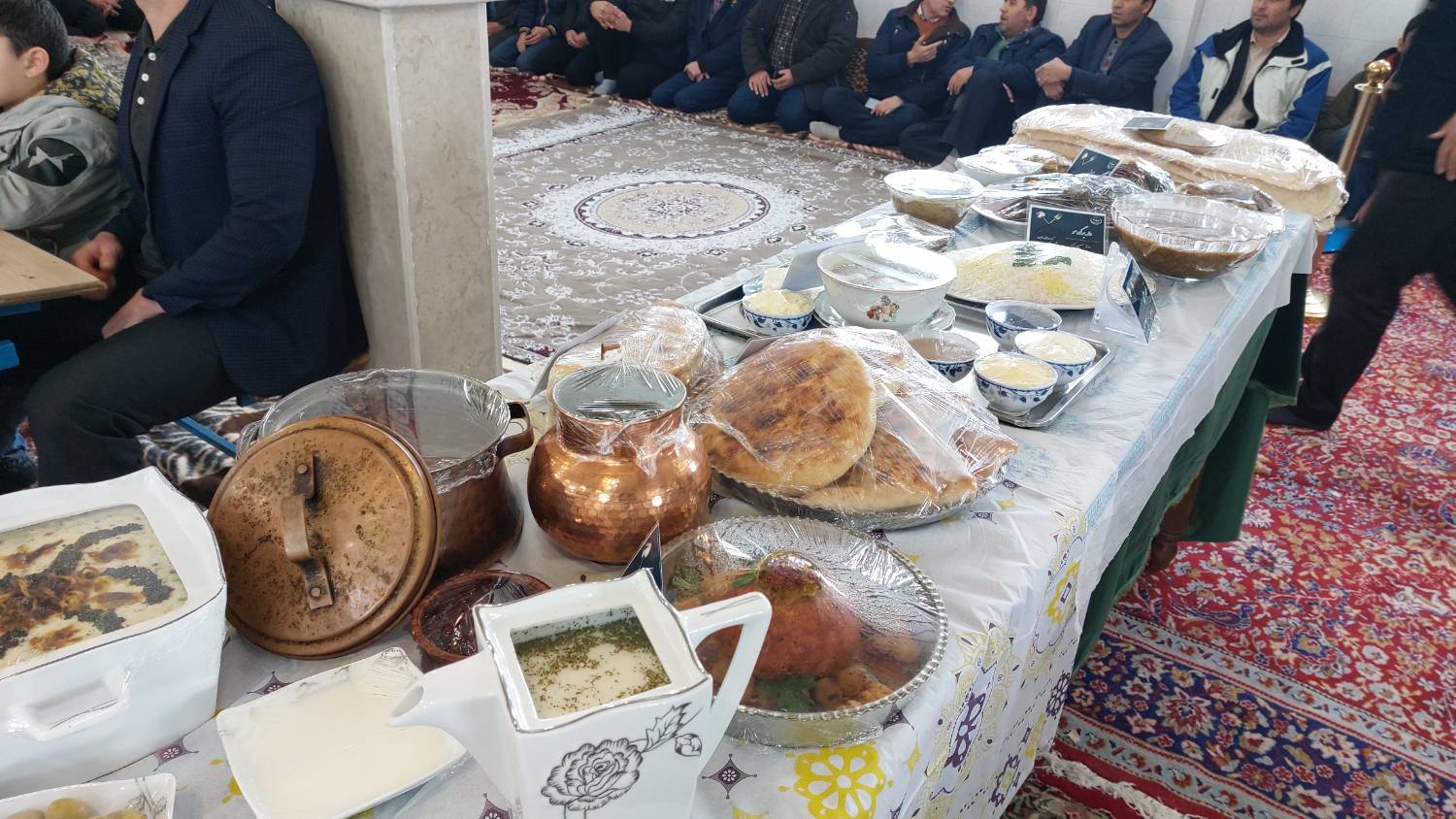 پهن شدن سفره رنگین اهری ها در جشنواره غذاهای سنتی + تصاویر